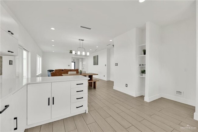 Building Photo - 23 Providence Ave