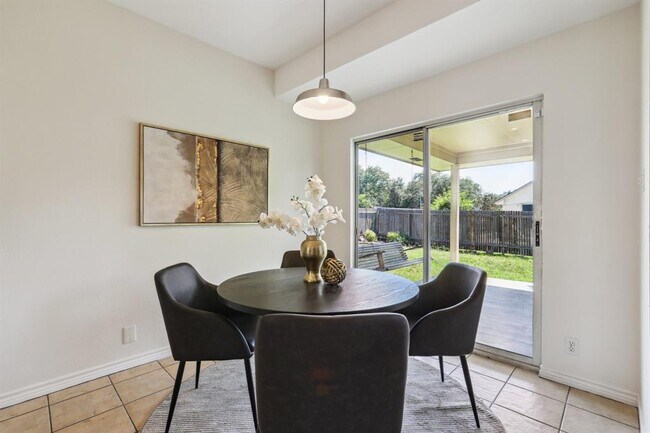 Building Photo - 2807 Glenwood Trail