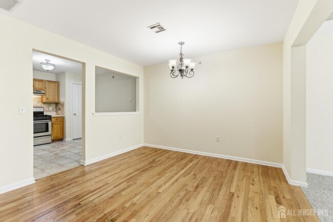 Building Photo - 141 Forest Dr