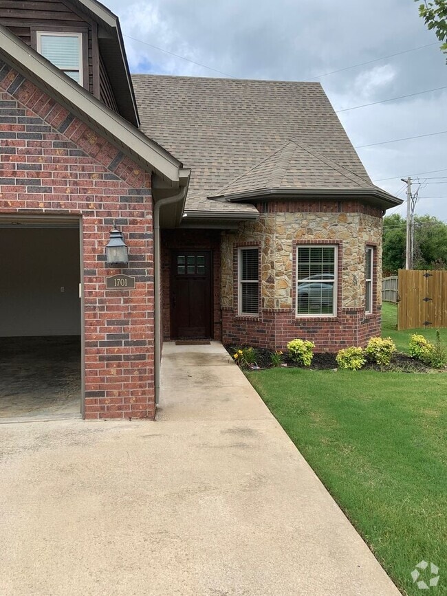 Building Photo - BEAUTIFUL HOME IN GREAT LOCATION!