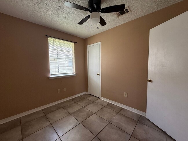 Building Photo - Parkway North Condo
