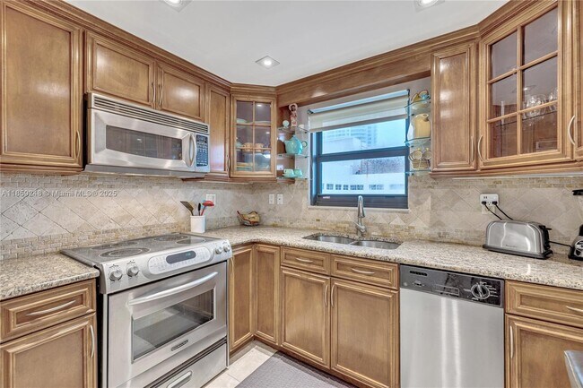Building Photo - 4301 Collins Ave
