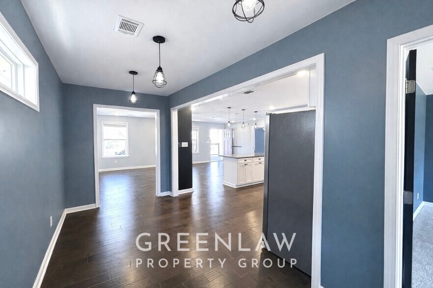 Building Photo - 256 Birch St