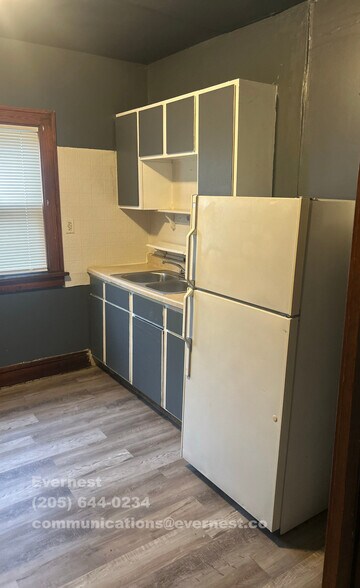 Building Photo - 3046 E 130th St