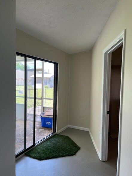 Building Photo - 1807 W 4th St