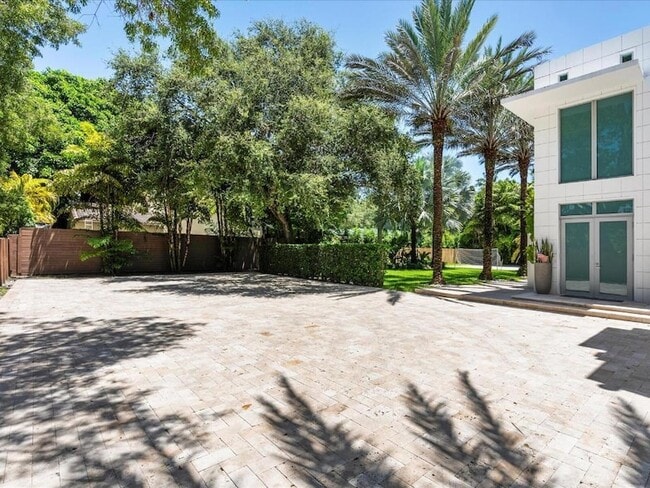 Building Photo - 3917 S Le Jeune Rd