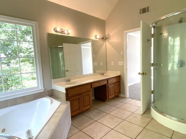 Building Photo - 612 Braidwood Dr NW