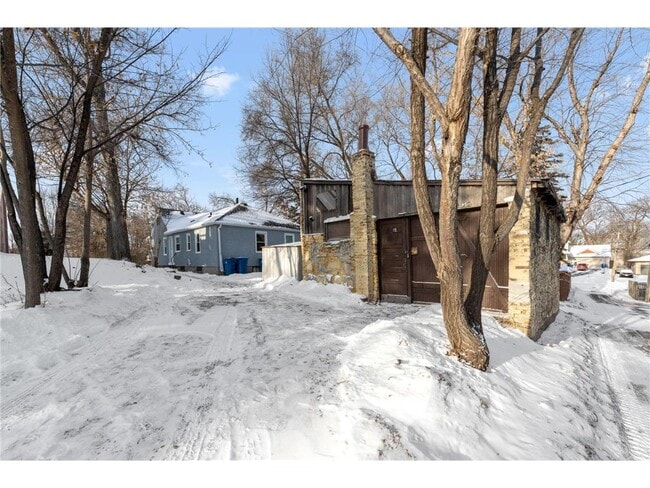 Building Photo - 4042 Lake Rd Ave