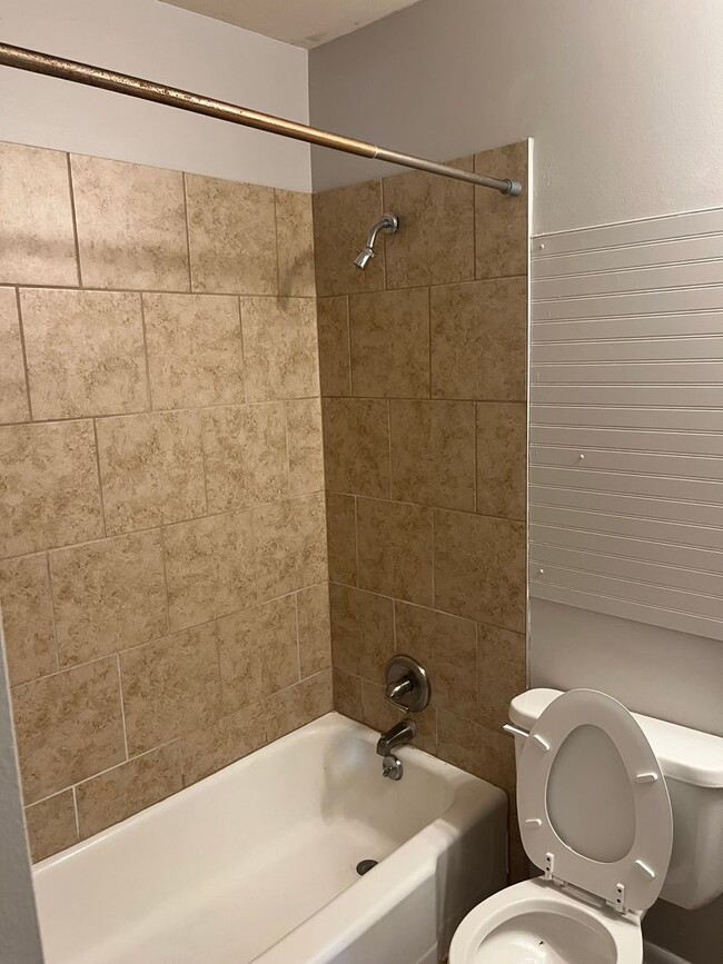 Building Photo - 4822 Greenfield Dr