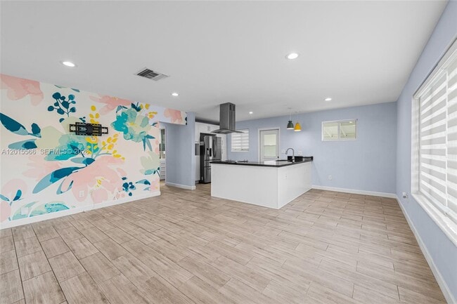 Building Photo - 309 NW 43rd Ave
