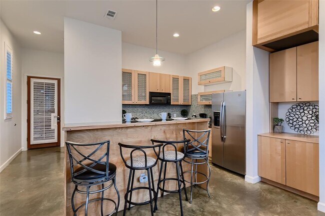 Building Photo - 2612 Carnarvon Ln