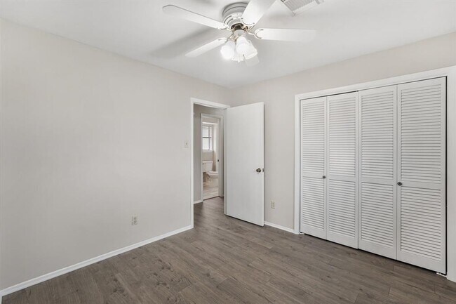 Building Photo - 10814 Sugar Hill Dr