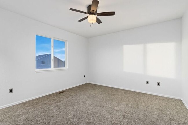 Building Photo - Beautifully Updated 2 Bed, 1.5 Bath House