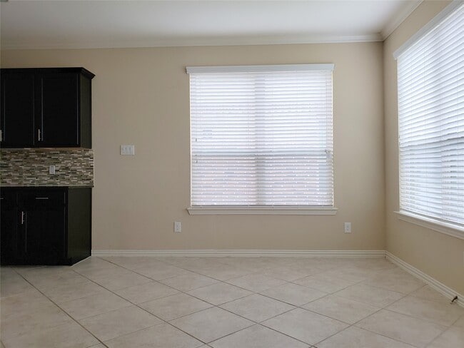 Building Photo - 8818 Cornina Dr