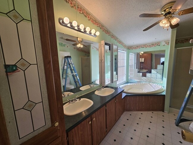 Building Photo - 4 Bed, 2 Bath Ranch in New Hope Area