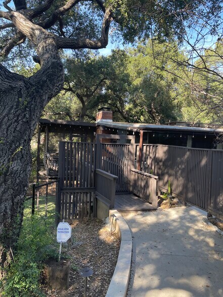 Building Photo - 9801 Shadow Island Dr
