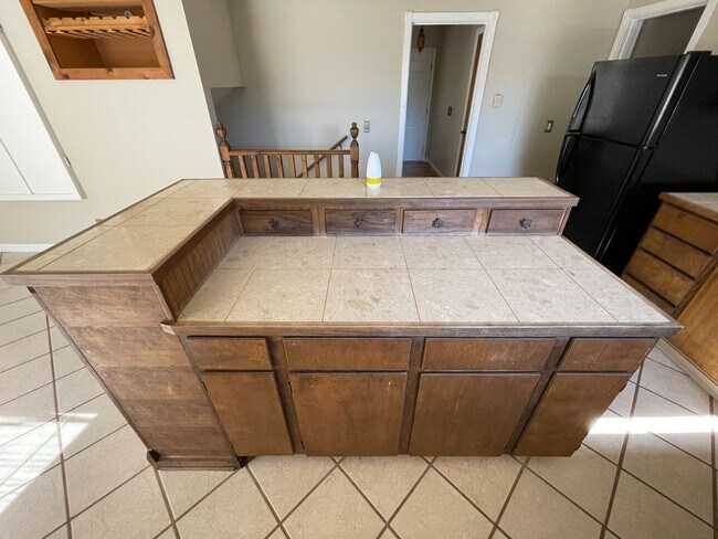 Building Photo - Ozark - Walk Out Basement with Extra Livin...