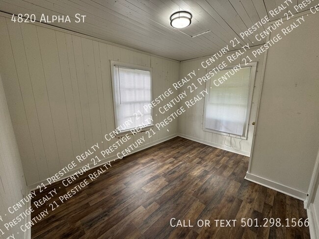 Building Photo - 4820 Alpha St