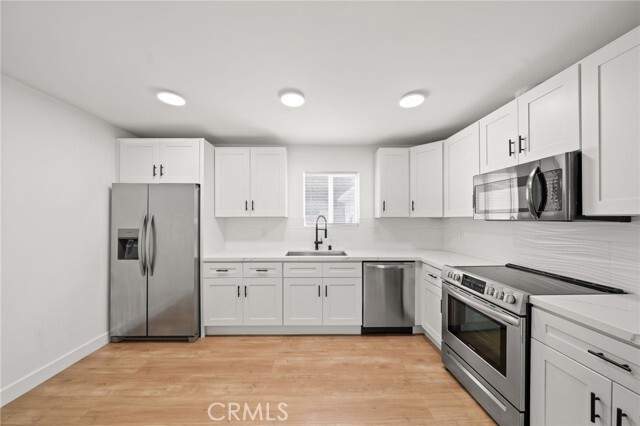 Building Photo - 961 W 21st St