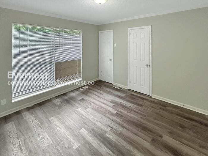 Building Photo - 2913 Debra Dr