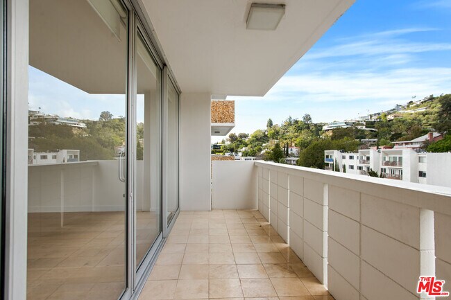 Building Photo - 8787 Shoreham Dr