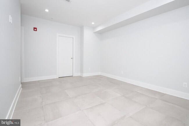 Building Photo - 810 N Uber St