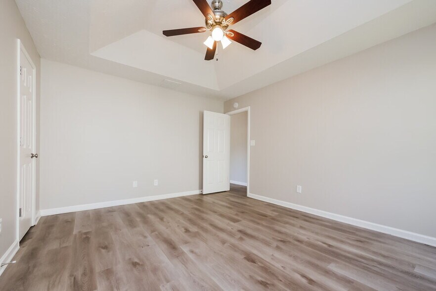 Building Photo - 260 Landing Dr