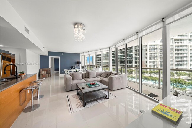 Building Photo - 495 Brickell Ave