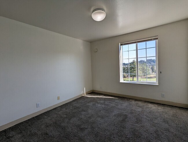 Building Photo - Nice 1bdrm/1bath Apartment Off Bailey Hill...