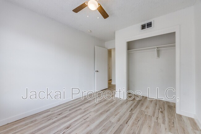 Building Photo - 15 MacArthur Dr