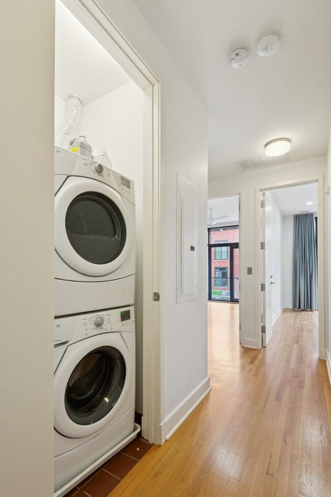 Building Photo - 2734 N Lincoln Ave