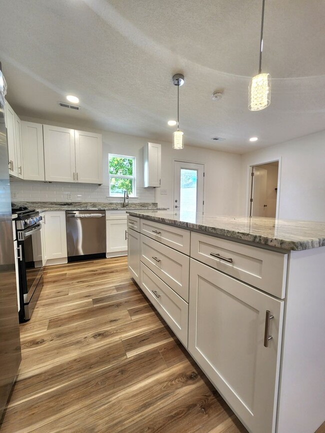 Building Photo - Completely Remodeled 4 Bedroom Ranch in Larrymore Acres