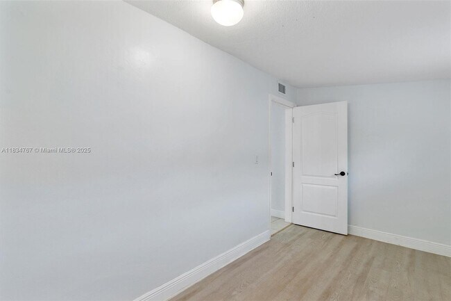 Building Photo - 6534 SW 27th St