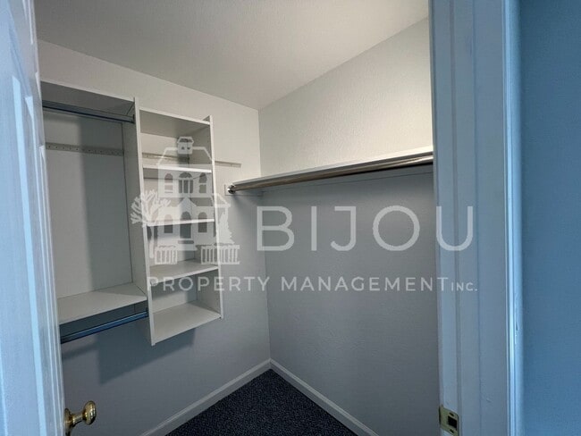 Building Photo - Spacious Rockrimmon Townhome