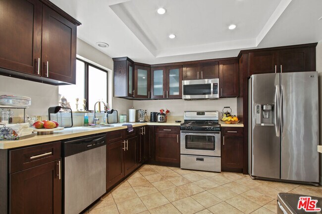 Building Photo - 1310 S Roxbury Dr
