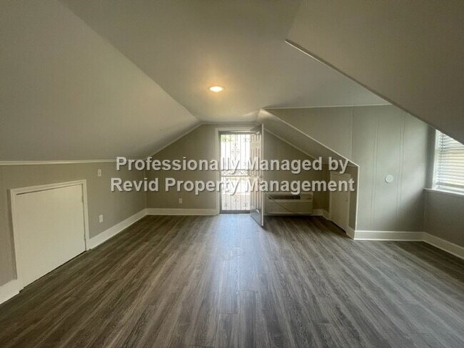 Building Photo - 3523 Barwood Cir