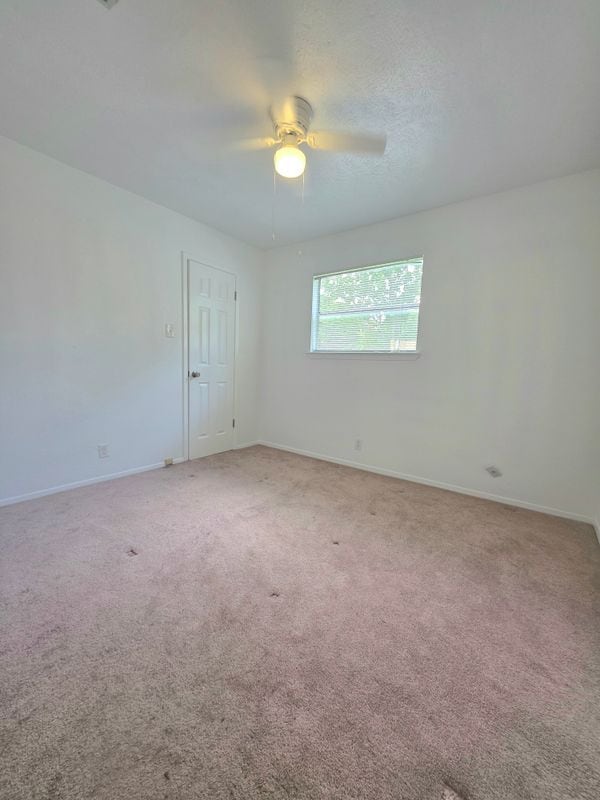 Building Photo - 15208 Spring Hill Ln