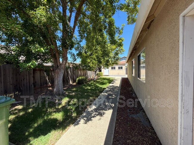Building Photo - 6413 Noble House Ct