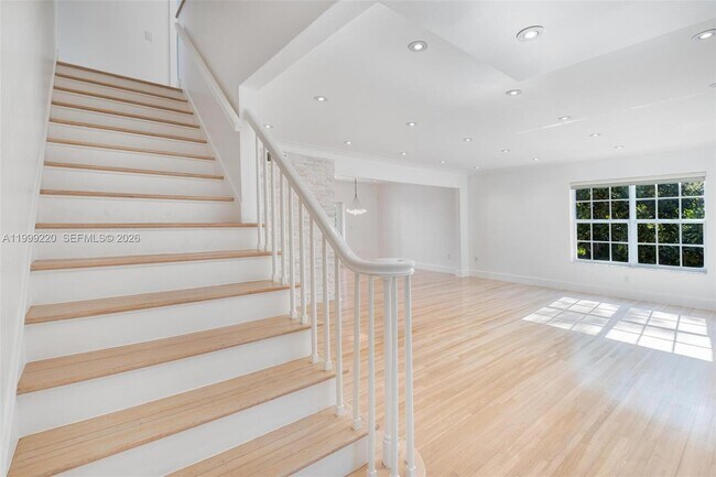 Building Photo - 11401 SW 72nd Pl