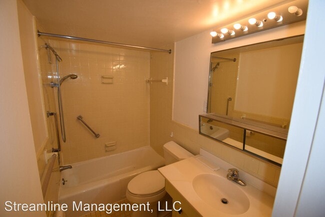 Building Photo - 1 br, 1 bath House - 5101 River Rd #1410