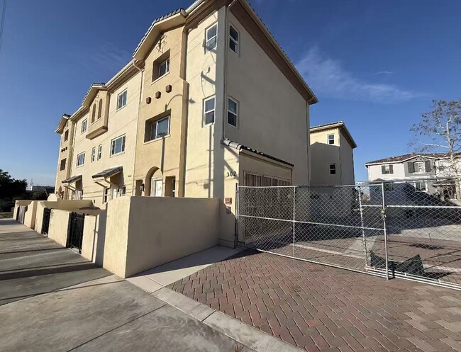 Building Photo - 300 W Foothill Blvd