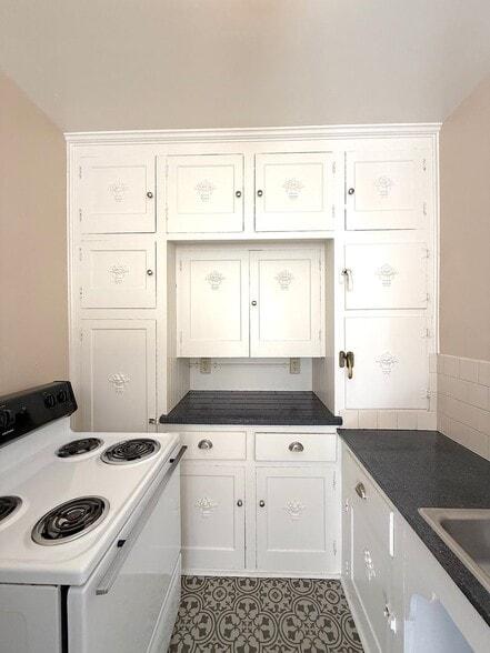 Interior Photo - Worthington