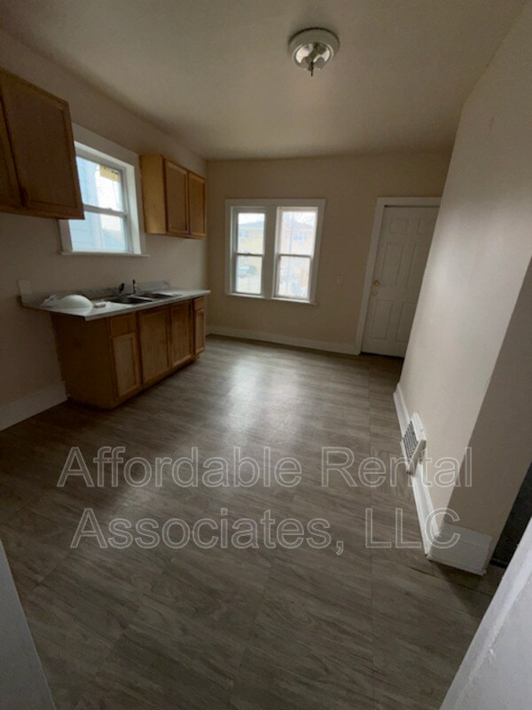 Building Photo - 2627 S 6th St