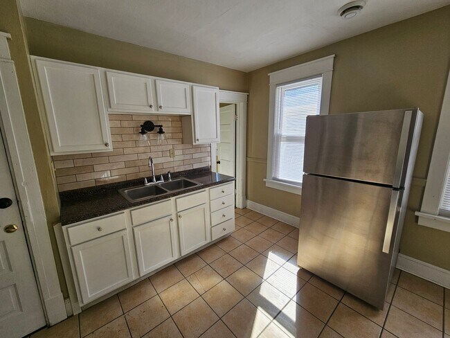 Building Photo - BNH- 2482