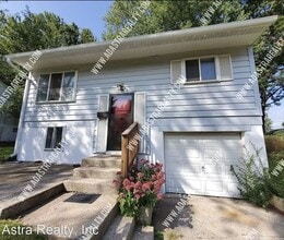 Building Photo - Spacious Home in Hickman Mills School District-Available NOW!!