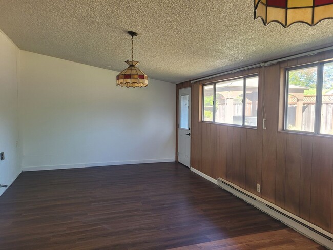 Building Photo - Spacious Carmichael home in Winding Wy / G...