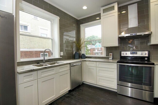 Building Photo - Modern Upgrades in Clifton