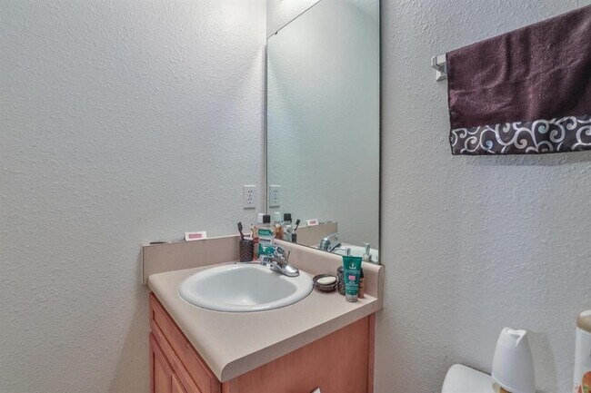 Building Photo - 924 Ashburn Dr