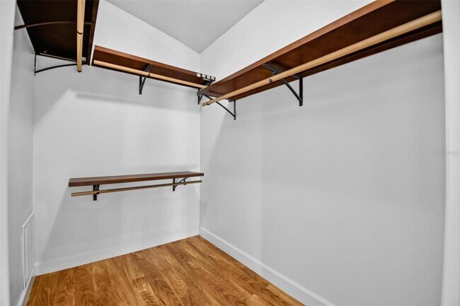 Building Photo - 231 Wellington Dr
