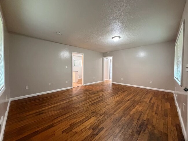 Building Photo - 3 bed 2 bath in Decatur!
